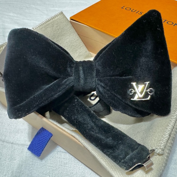 🔥LV HOLIDAY 25’🔥🆕💯ULTIMATE LOUIS VUITTON ECLIPSE MNG CHAIN VELVET BOW TIE🔥 - Picture 5 of 17